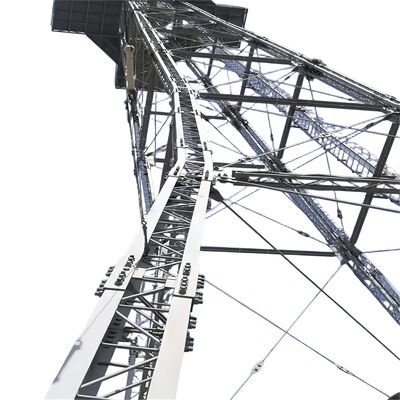 برج فولادی زاویه‌دار 4 پایه با پیچ و مهره و واشر که با استانداردهای DIN 7990 و ISO 6507 1 برای مونتاژ و ایمنی مطابقت دارد.