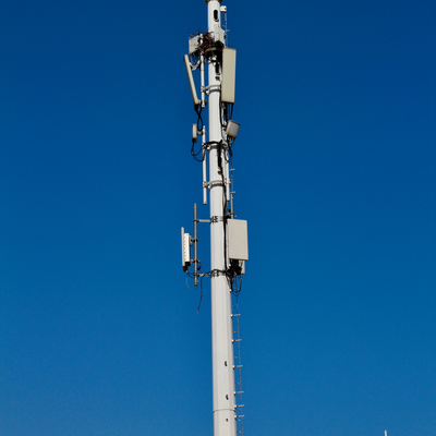 برج تک قطبی سفارشی 36 متری برای استقرار 5G پارک مرکزی شهر