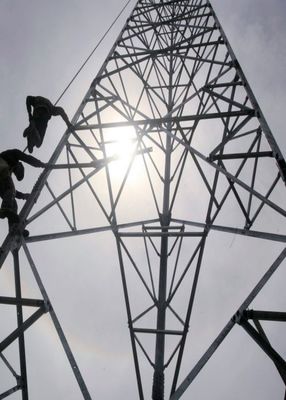 4G 5G مخابرات بی سیم ارتباطات انرژی خورشیدی مخابرات رادیو 3 پا برج فولادی زاویه ای
