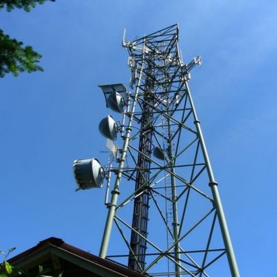 تلویزیون لوله ای فولادی برج سه پایی شبکه تلفن همراه 4G 5G سیگنال رادیو آنتن سه گوشه ای برج مخابرات و لوازم جانبی