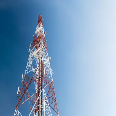 برج سه پایی مثلث ایستاده آزاد برج سلول شبکه ای گالوانیزه استیل آنتن برج