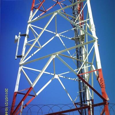 برج فولادی زاویه‌دار سه پایه، برج مخابرات بی‌سیم مثلثی با درجه‌های فولاد ساختاری شامل سری ASTM A36