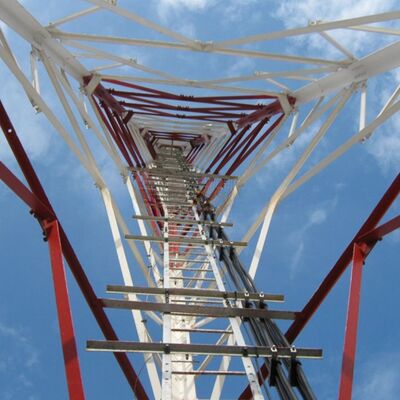 برج فولادی زاویه‌دار سه پایه، برج مخابرات بی‌سیم مثلثی با درجه‌های فولاد ساختاری شامل سری ASTM A36