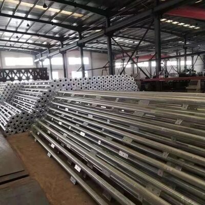 برج فولادی لوله ای با 3 پای سنگین که پشتیبانی ساختاری قوی را فراهم می کند