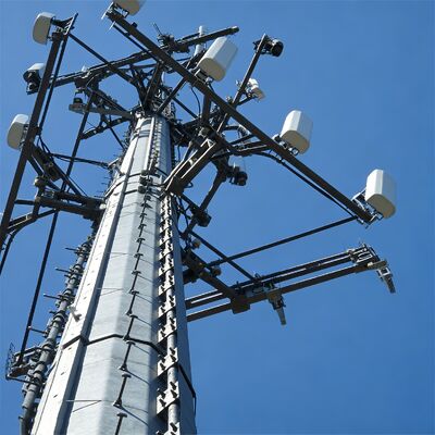 برج مخابراتی منظره 16 24 32M شهری از جنس گالوانیزه فولادی گالوانیزه در فضای باز