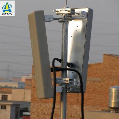 برج مونوپول روی پشت بام 25 متری 30 متری 40 متری برای تراکم سلول های کوچک شهری 5G با ردپای پایه کوچک و فولاد گالوانیزه